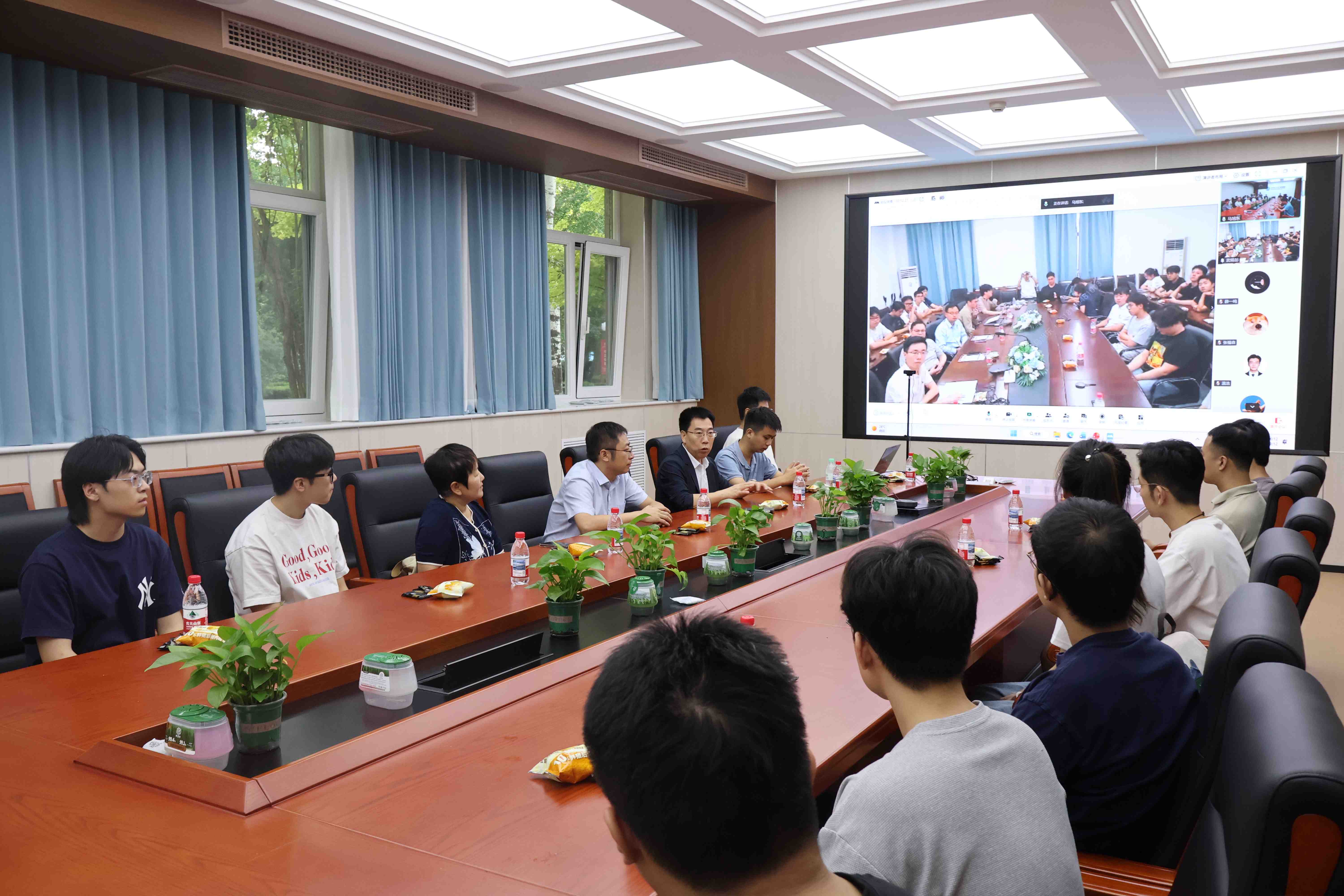 会议照片.jpg